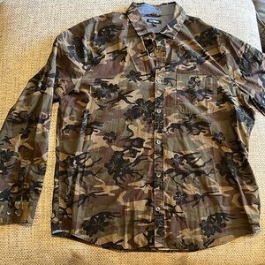 Men’s Express Button Down Shirt, Size XL, Camo and Floral Pattern.